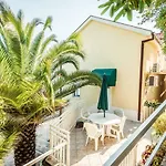 Waterfront Apartman *