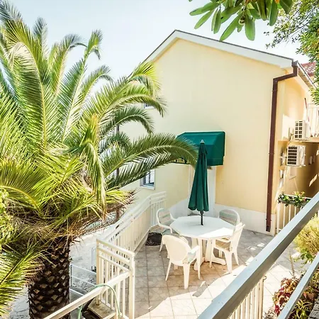 Waterfront Apartman *